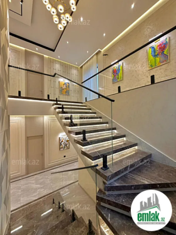 Satılır 5 otaqlı mənzil 300 m²