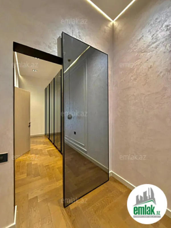 Satılır 5 otaqlı mənzil 300 m²