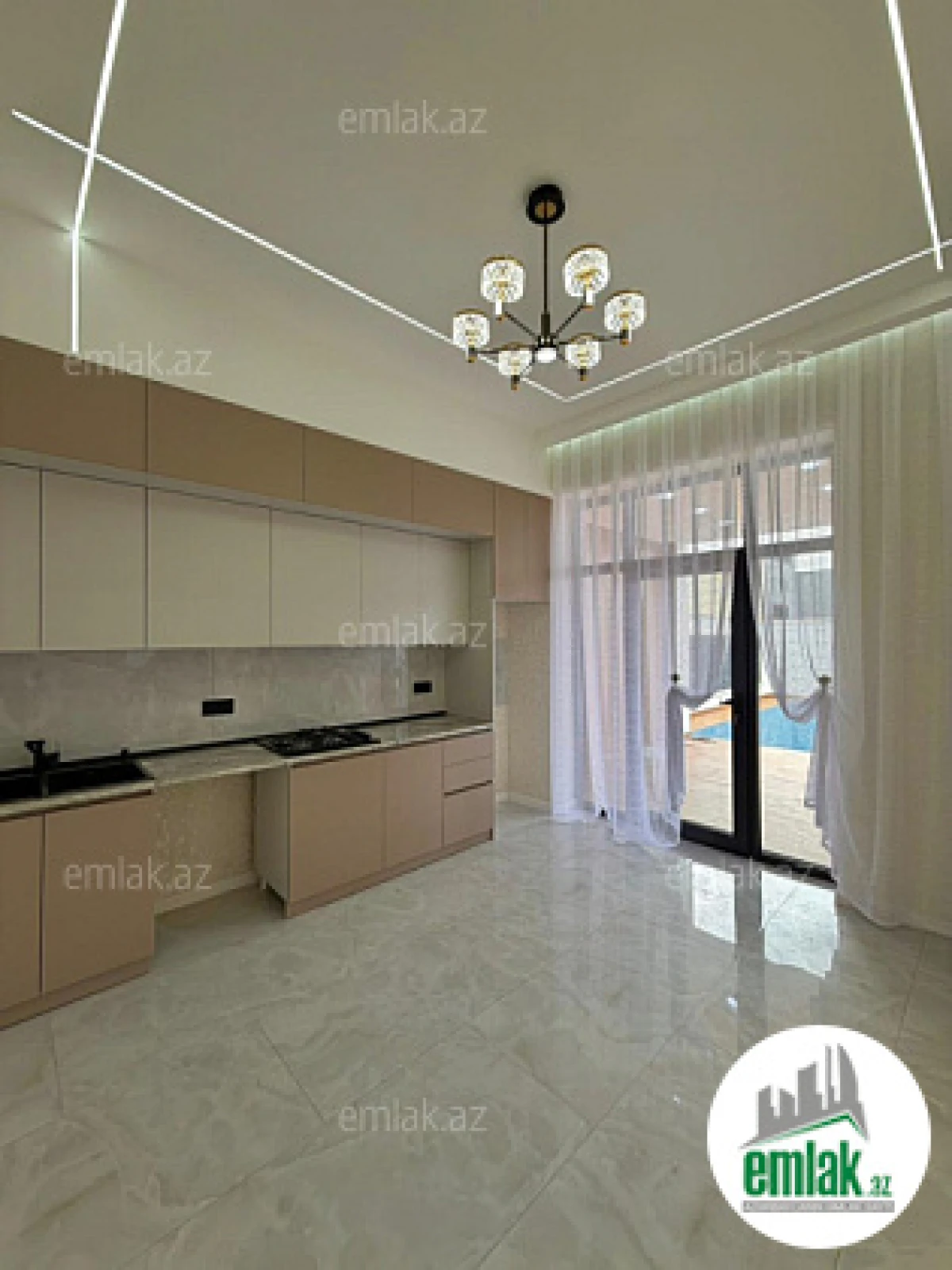 Satılır 4 otaqlı mənzil 150 m²