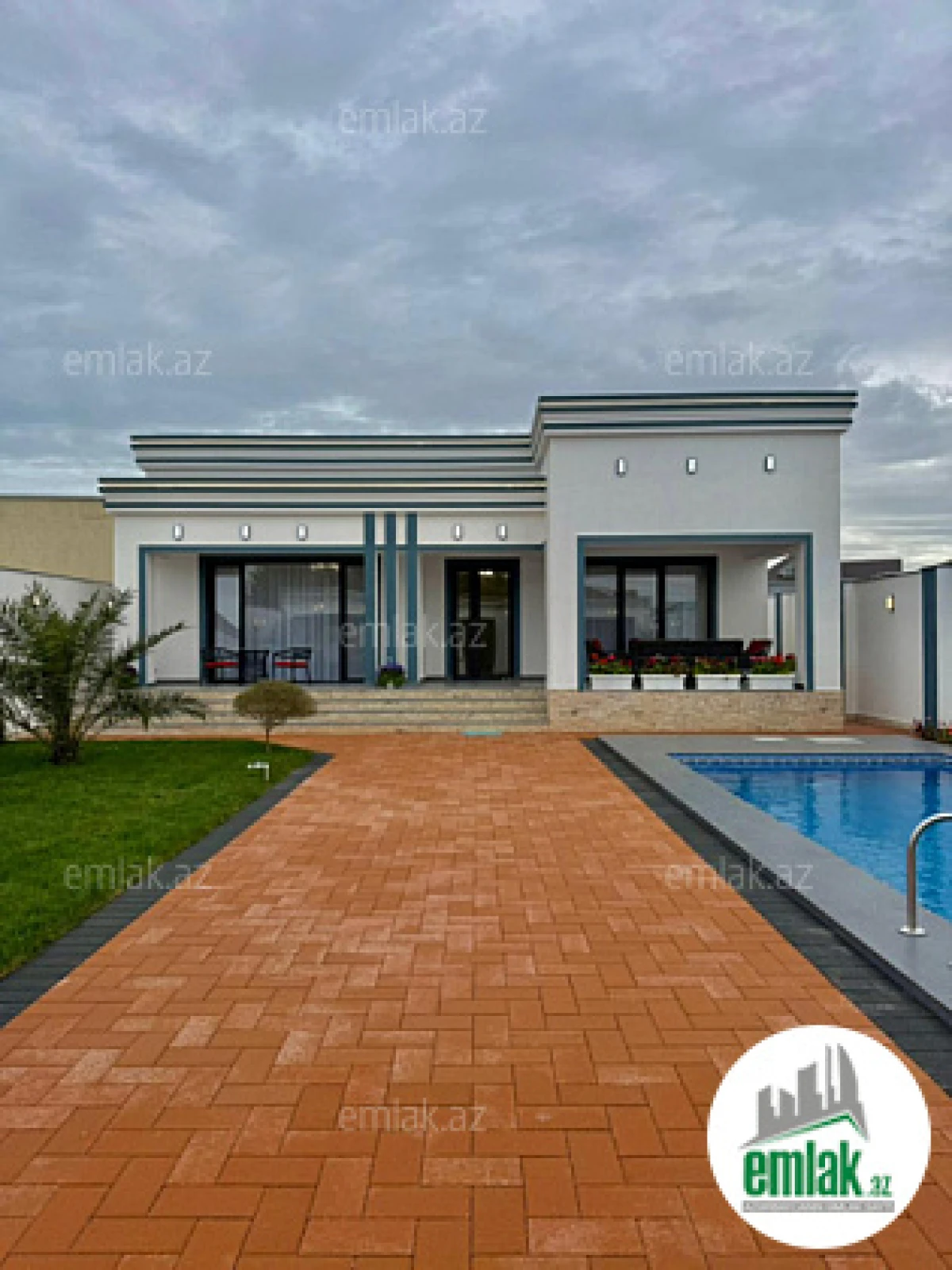 Satılır 4 otaqlı mənzil 180 m²