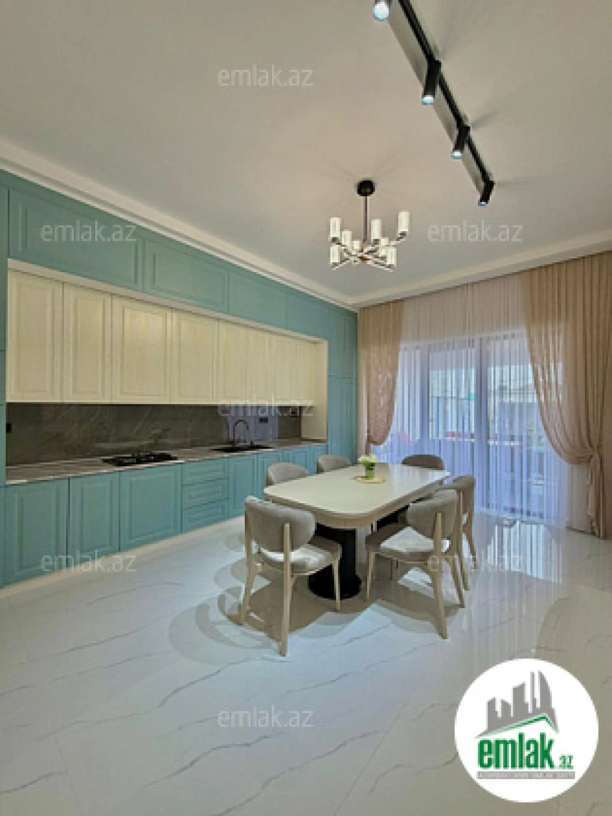 Satılır 4 otaqlı mənzil 180 m²