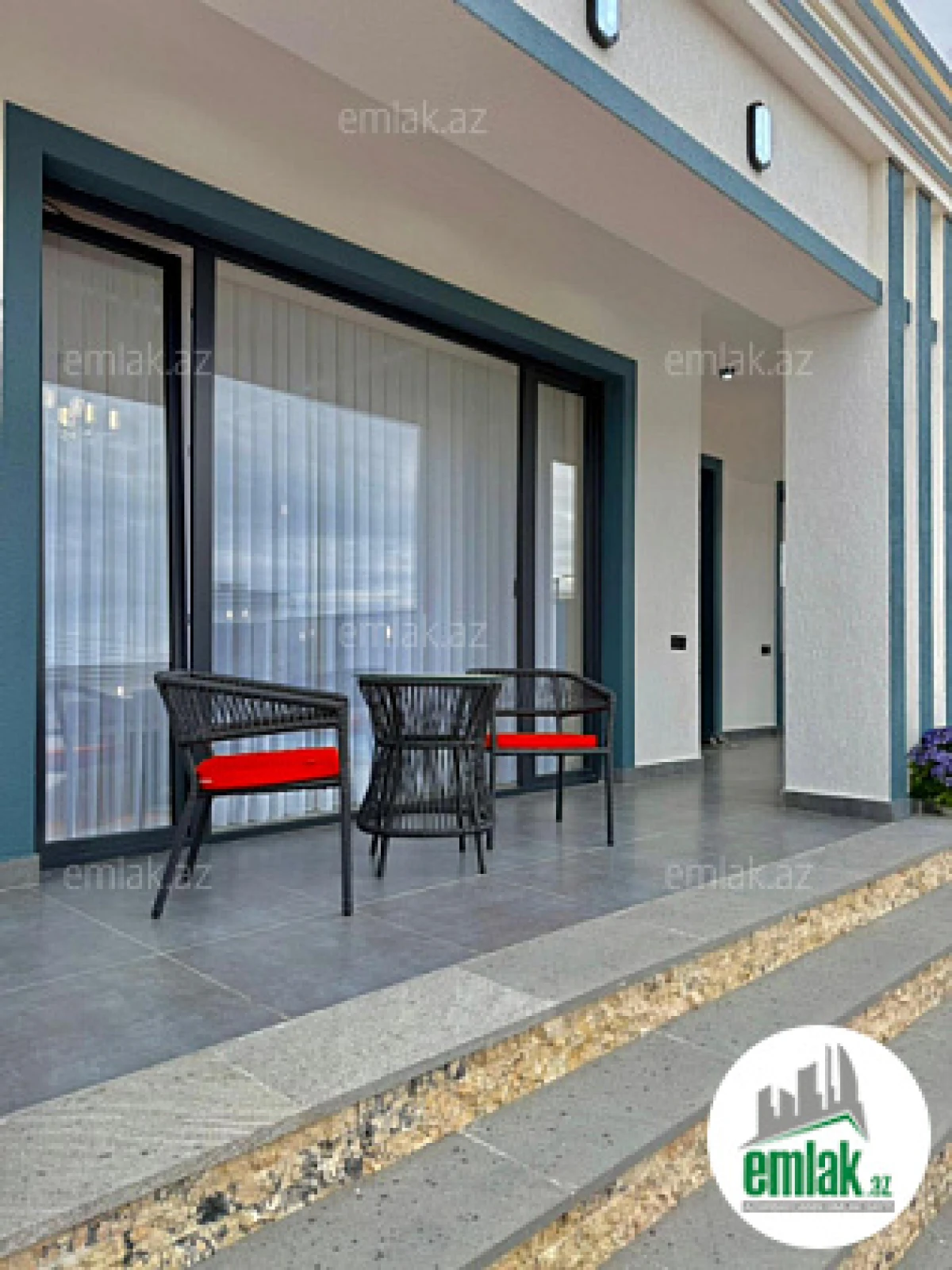 Satılır 4 otaqlı mənzil 180 m²