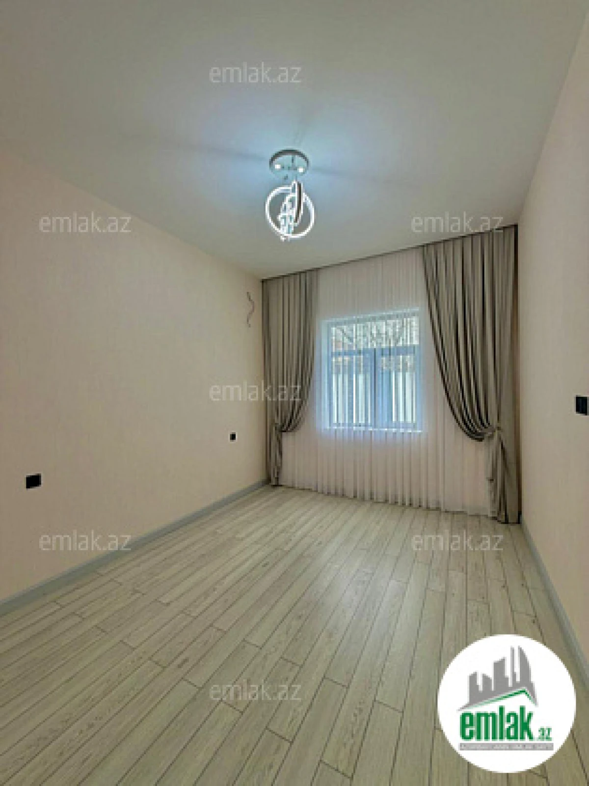 Satılır 4 otaqlı mənzil 180 m²