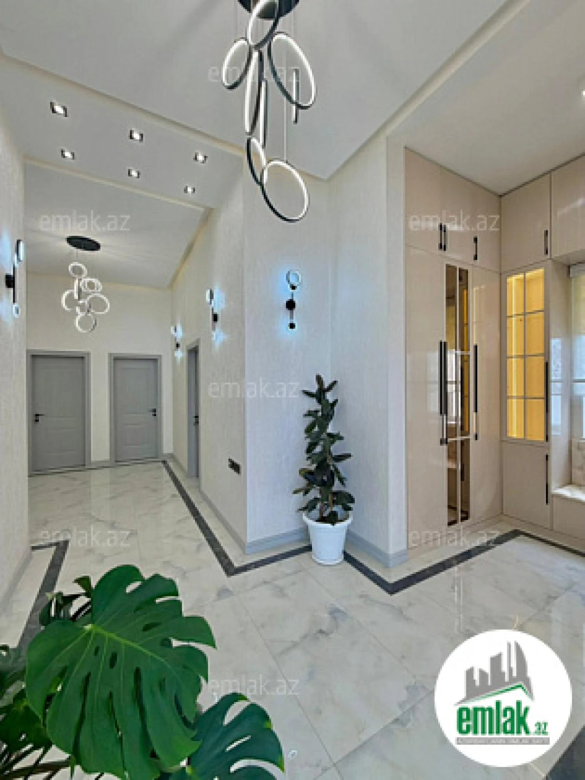 Satılır 4 otaqlı mənzil 170 m²