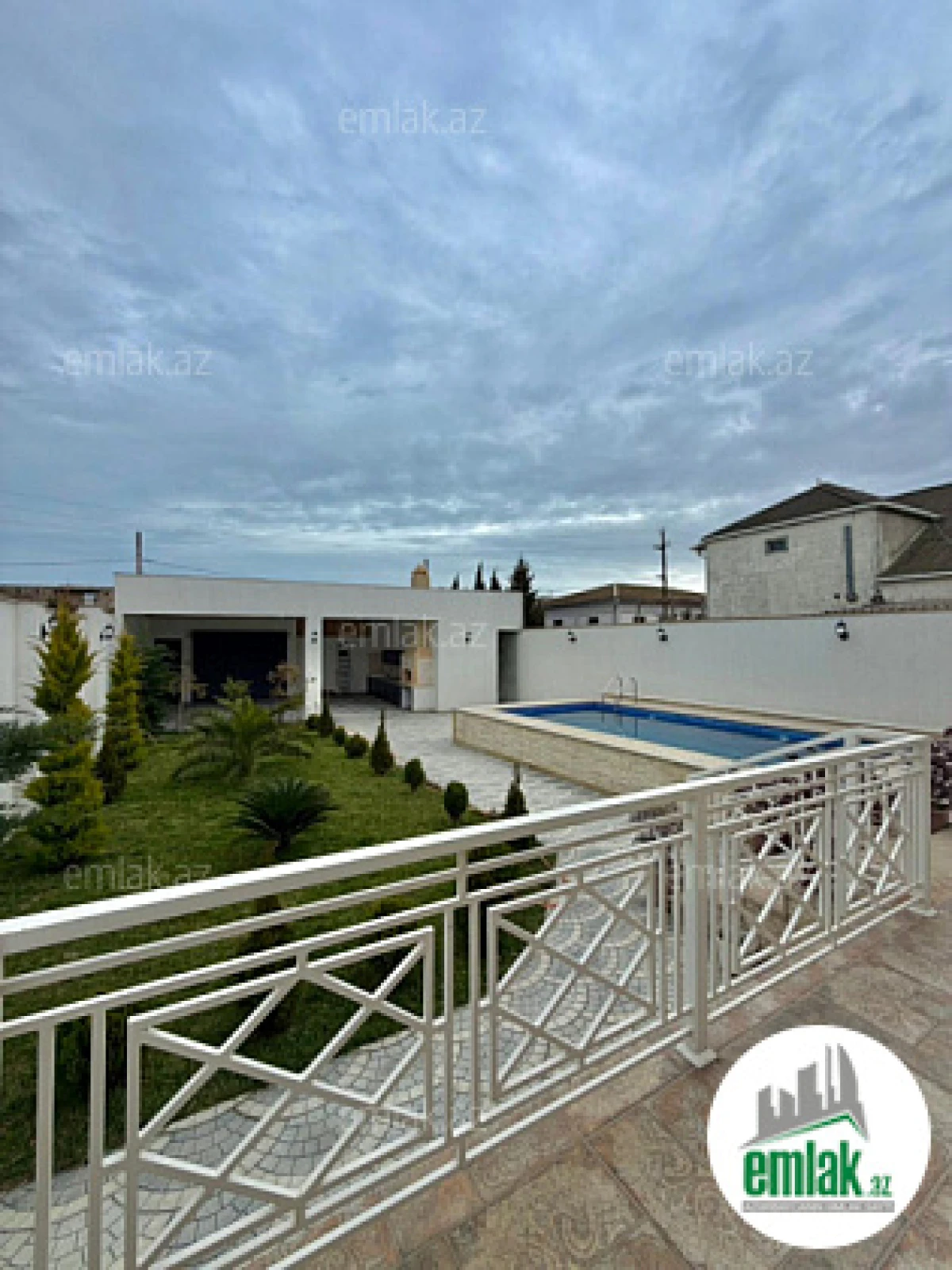 Satılır 4 otaqlı mənzil 170 m²