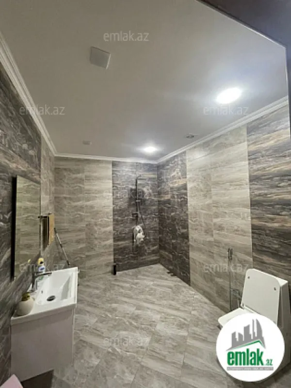 Satılır 7 otaqlı mənzil 210 m²