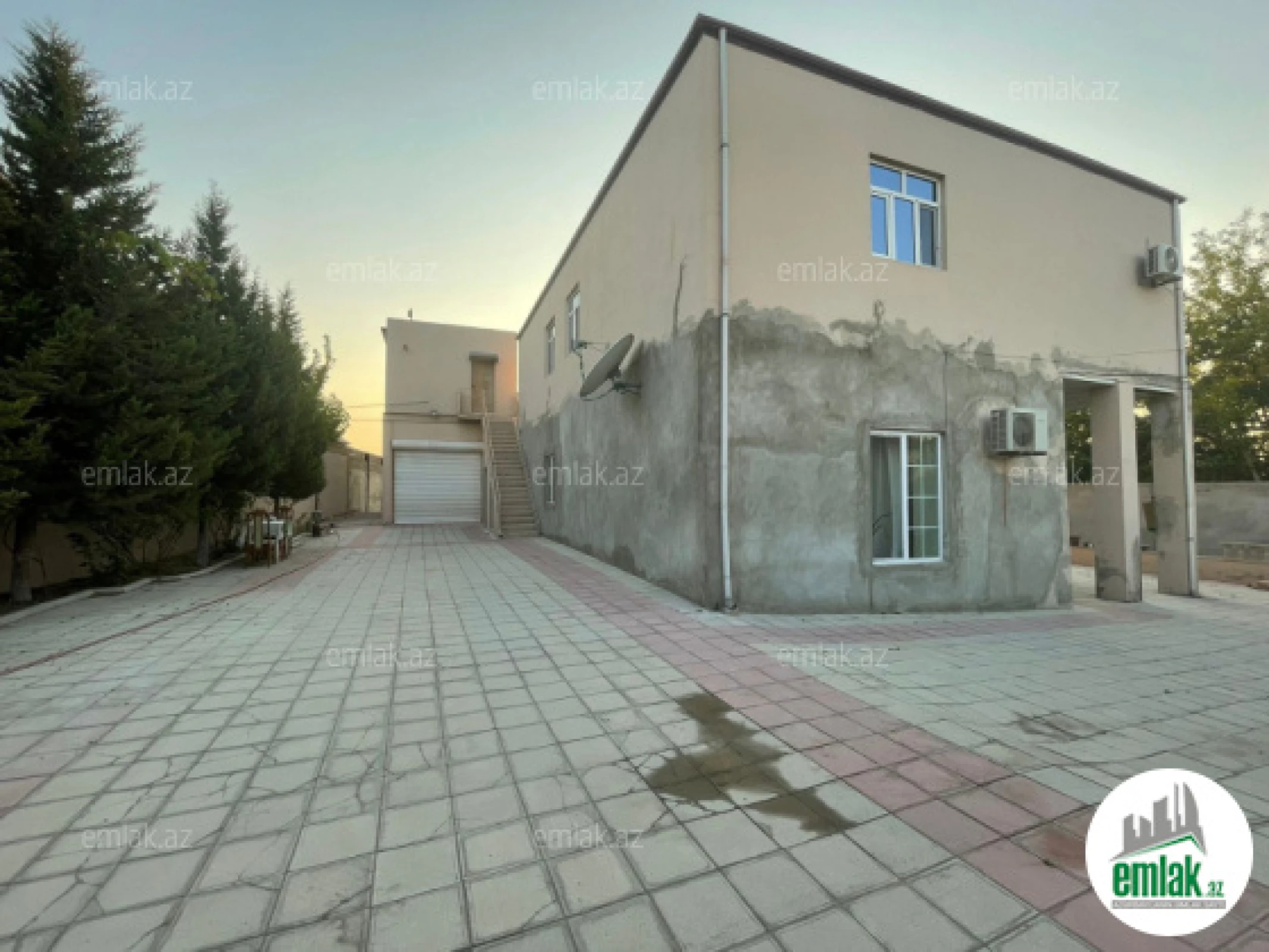 Satılır 7 otaqlı mənzil 210 m²