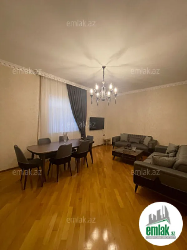 Satılır 7 otaqlı mənzil 210 m²