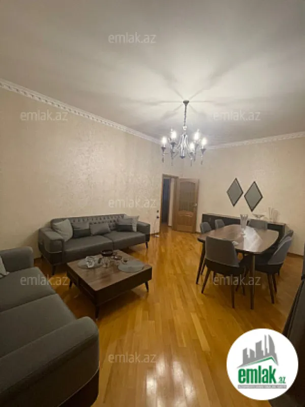 Satılır 7 otaqlı mənzil 210 m²
