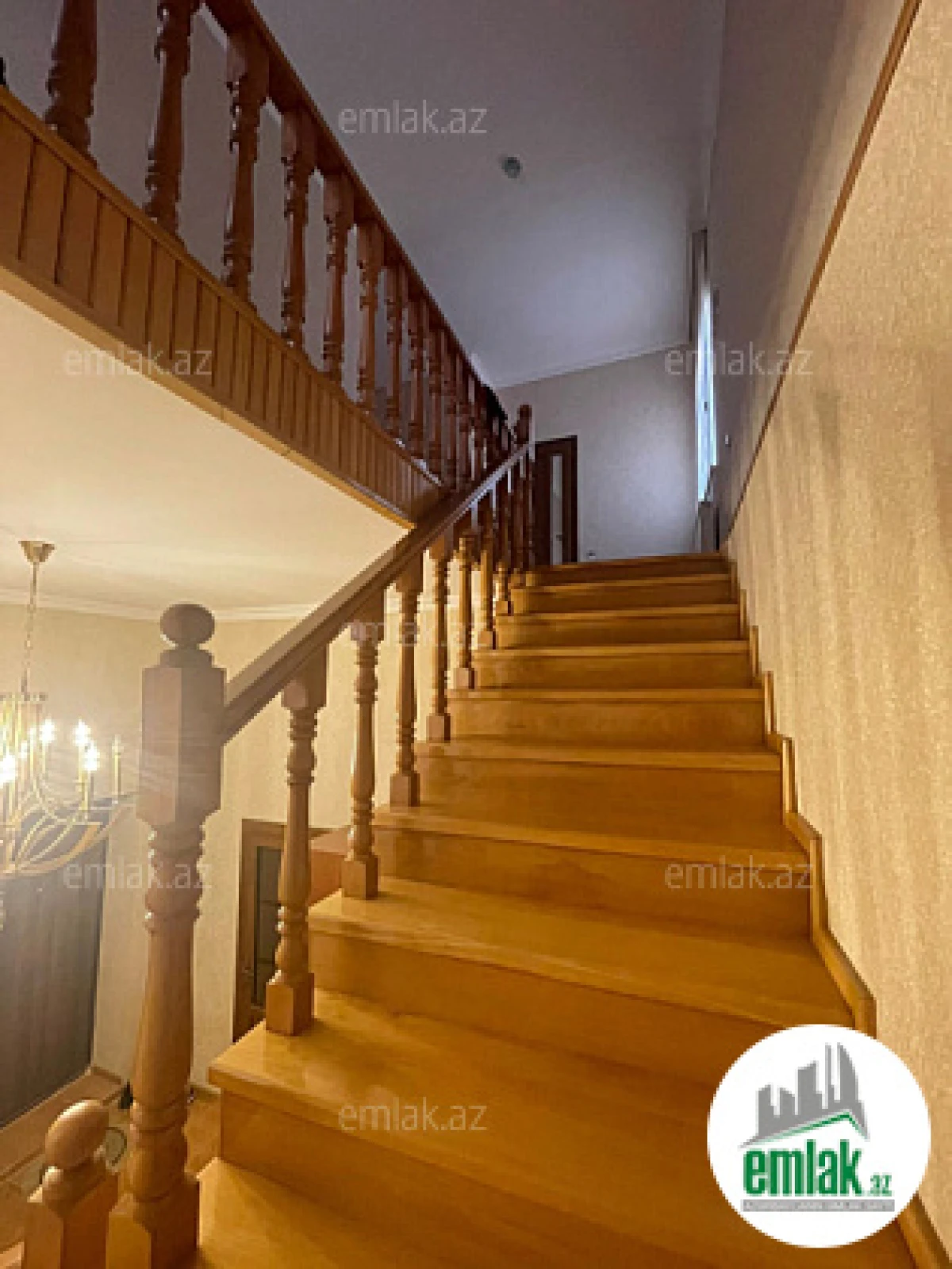 Satılır 7 otaqlı mənzil 210 m²