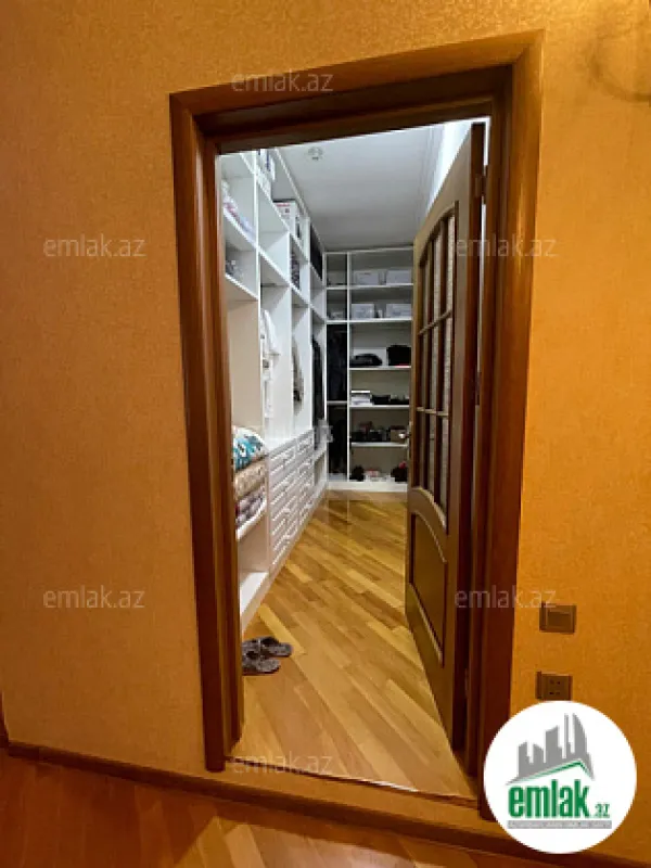 Satılır 7 otaqlı mənzil 210 m²