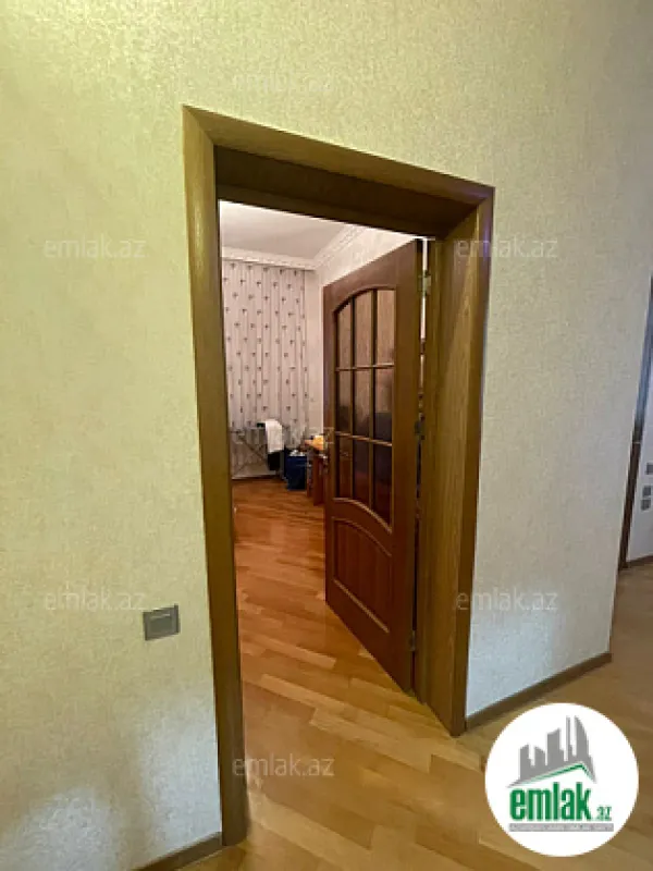 Satılır 7 otaqlı mənzil 210 m²