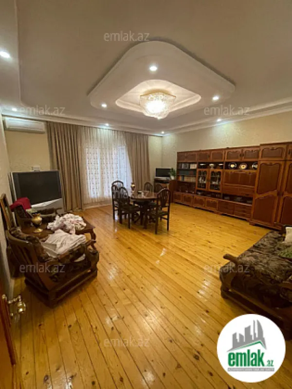 Satılır 7 otaqlı mənzil 210 m²