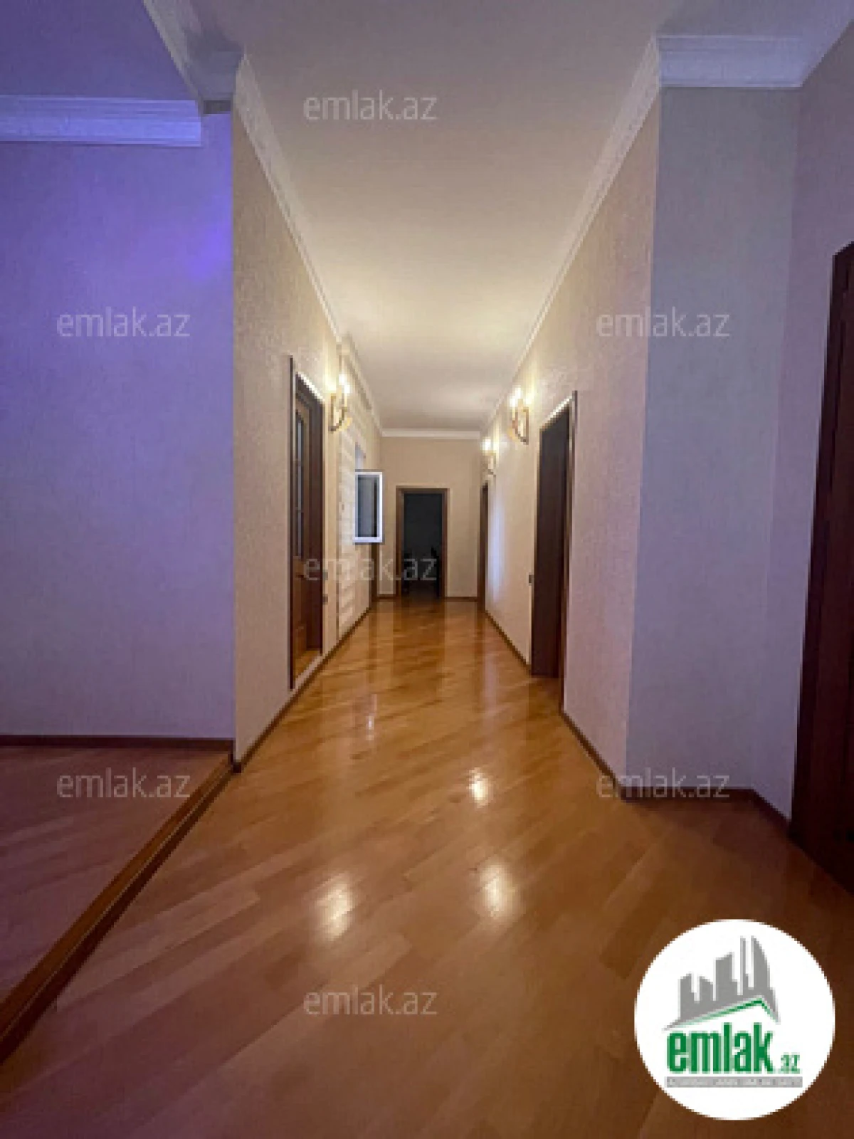 Satılır 7 otaqlı mənzil 210 m²