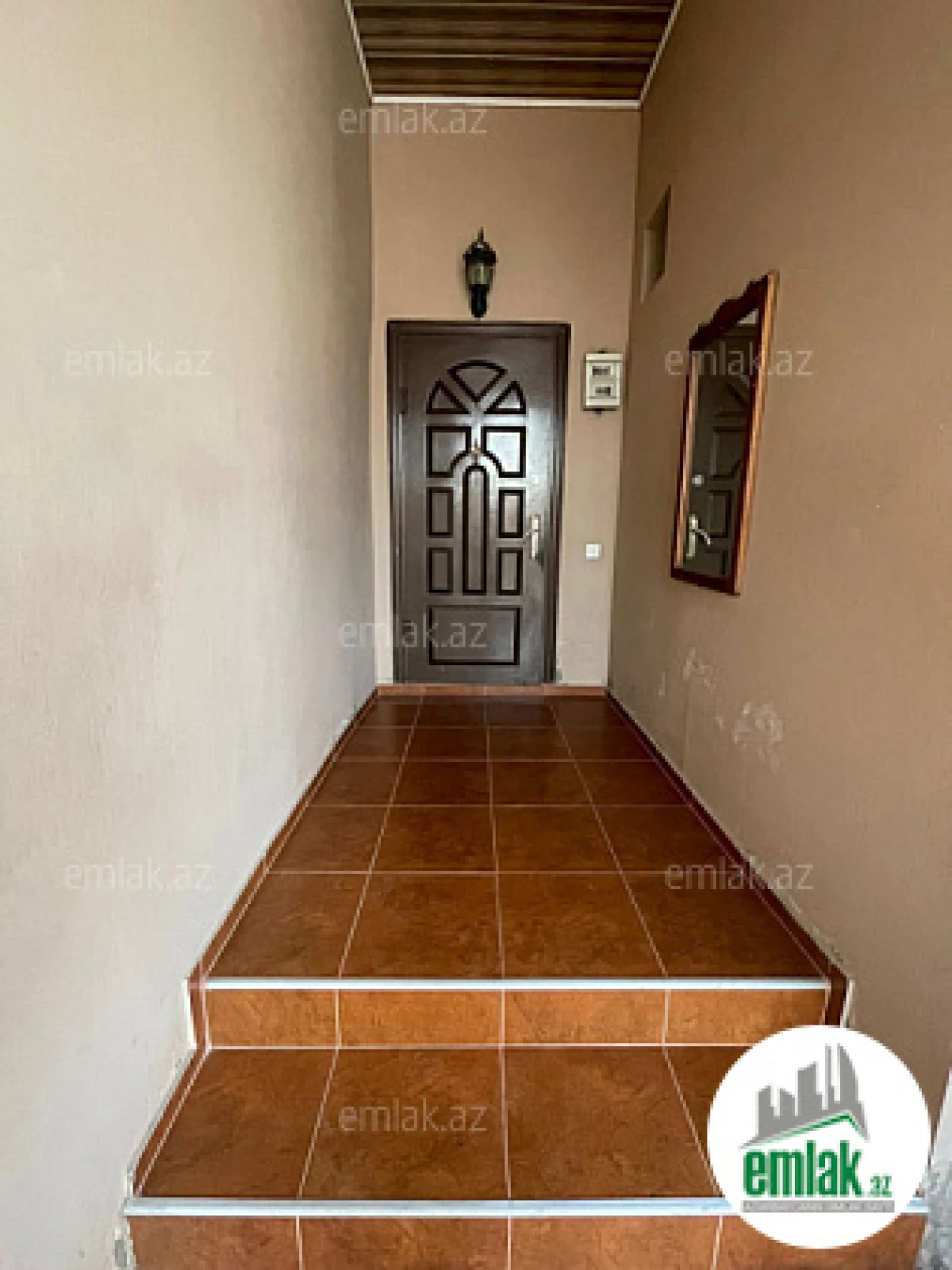 Satılır 7 otaqlı mənzil 210 m²