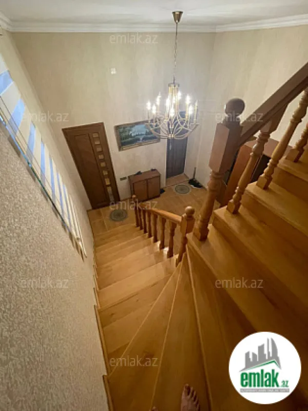 Satılır 7 otaqlı mənzil 210 m²