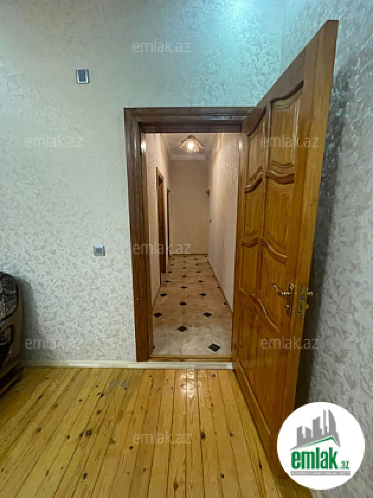Satılır 7 otaqlı mənzil 210 m²