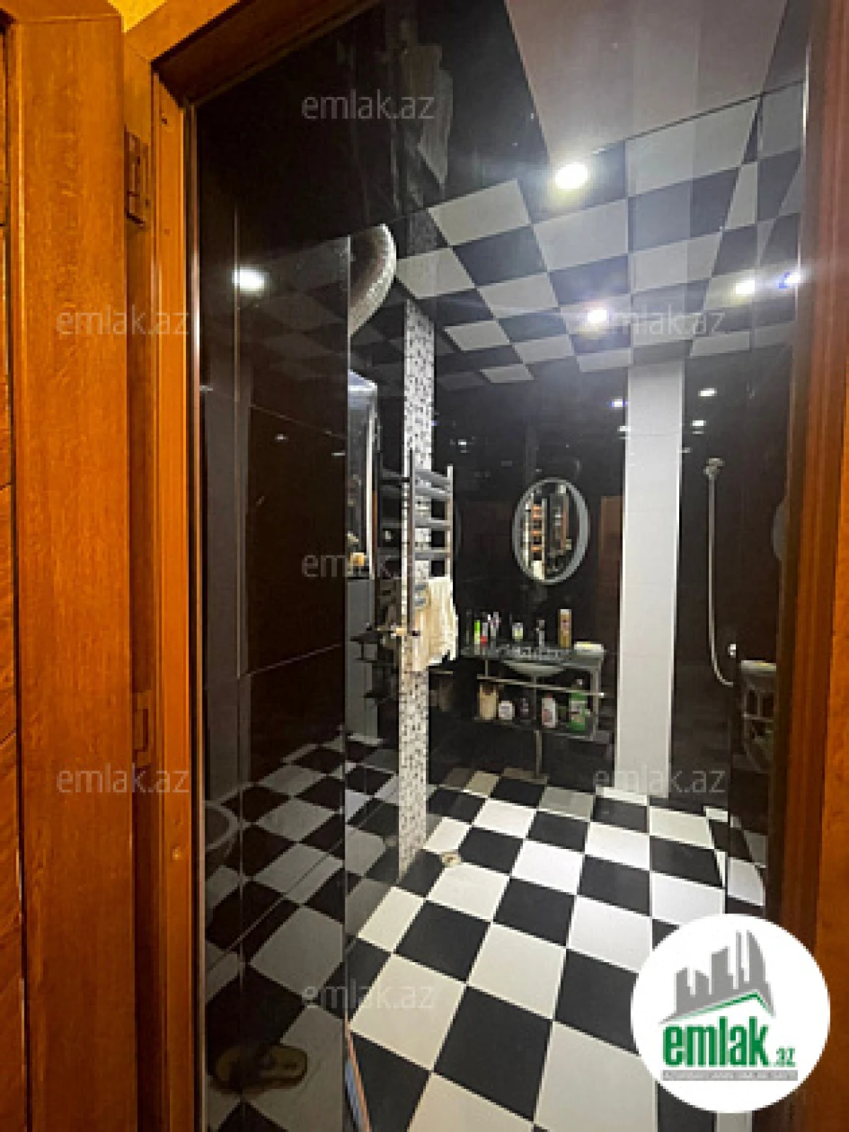 Satılır 7 otaqlı mənzil 210 m²