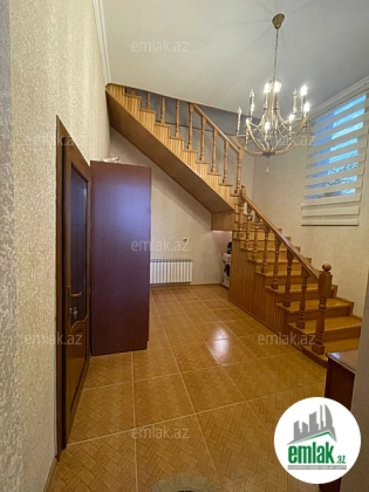 Satılır 7 otaqlı mənzil 210 m²