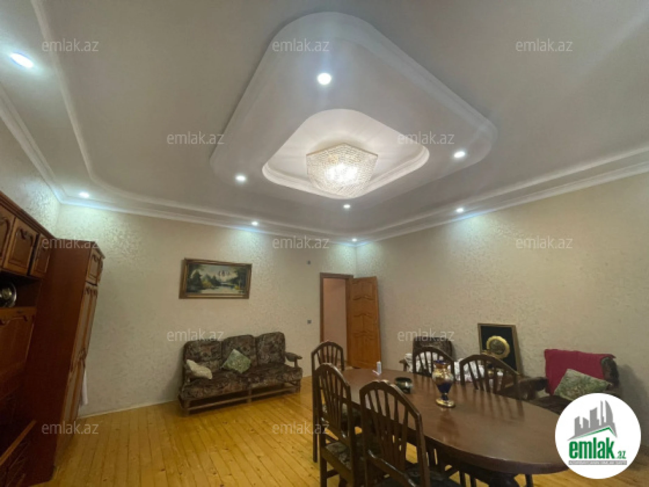 Satılır 7 otaqlı mənzil 210 m²