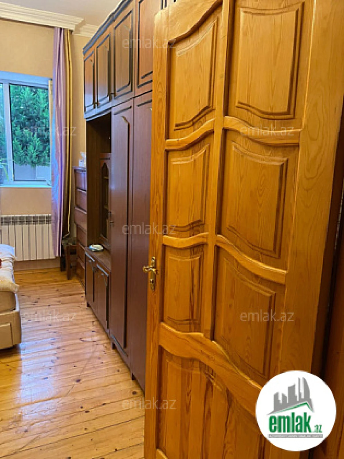 Satılır 7 otaqlı mənzil 210 m²