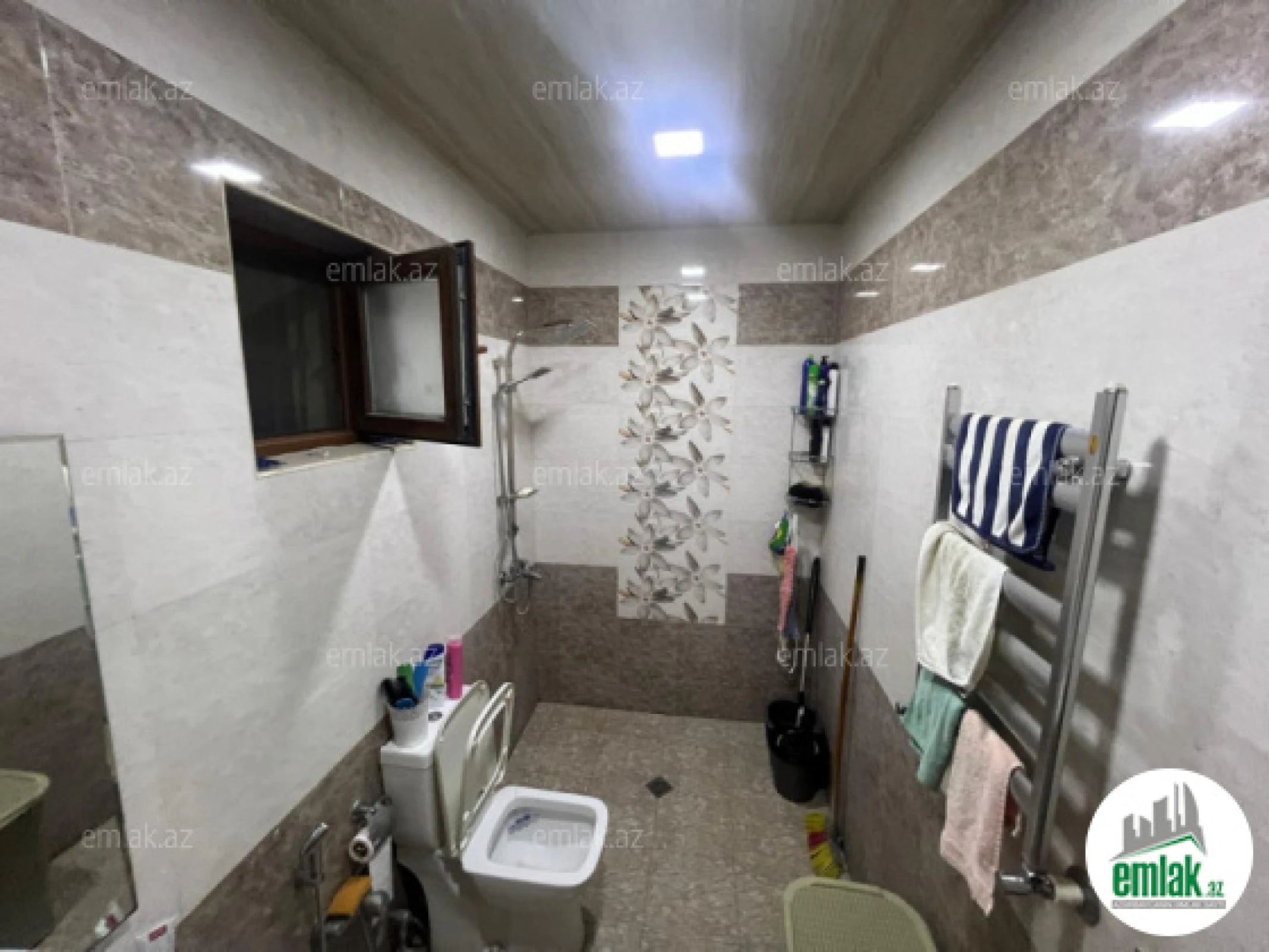 Satılır 6 otaqlı həyət evi 250 m²