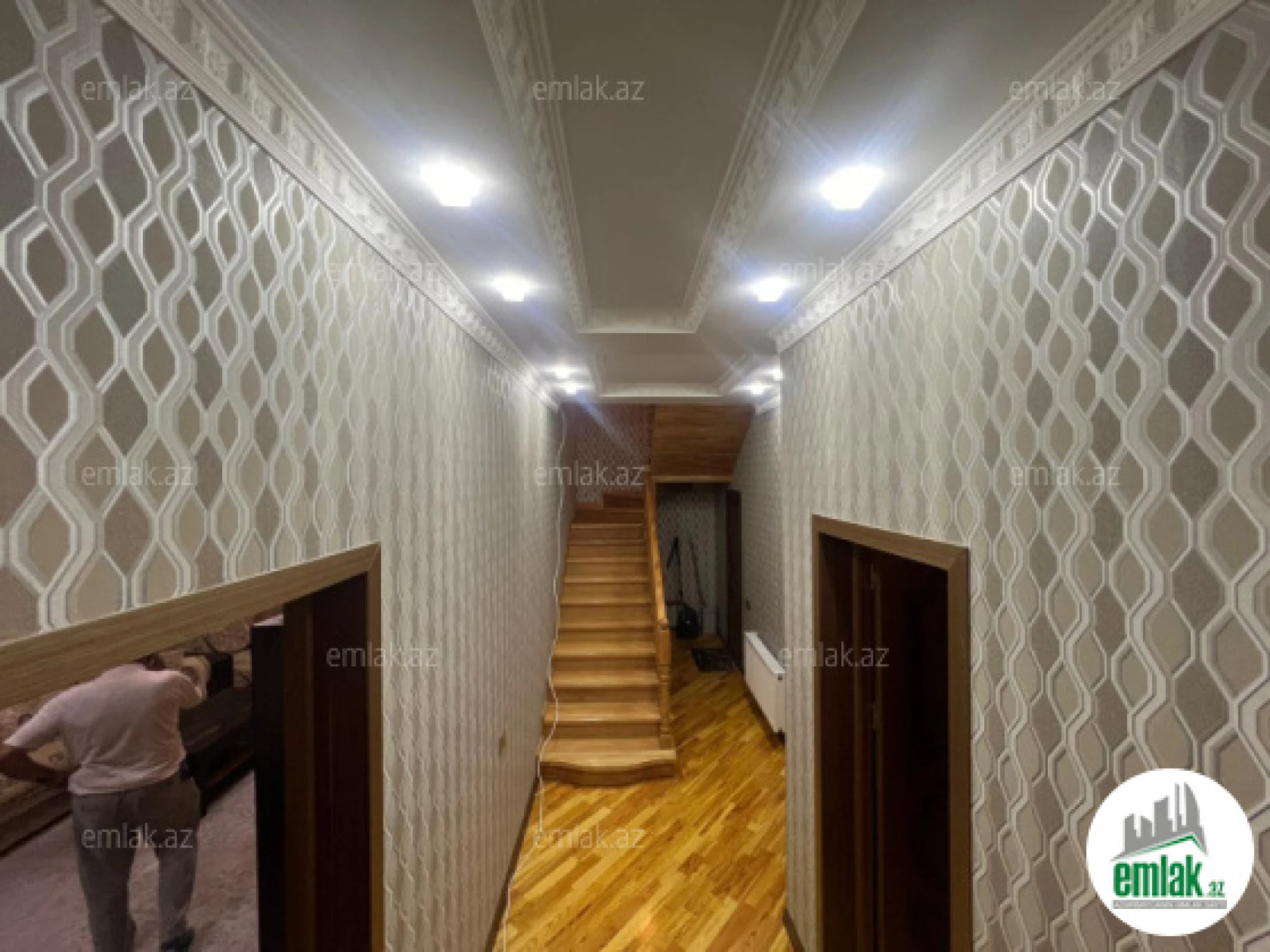 Satılır 6 otaqlı həyət evi 250 m²