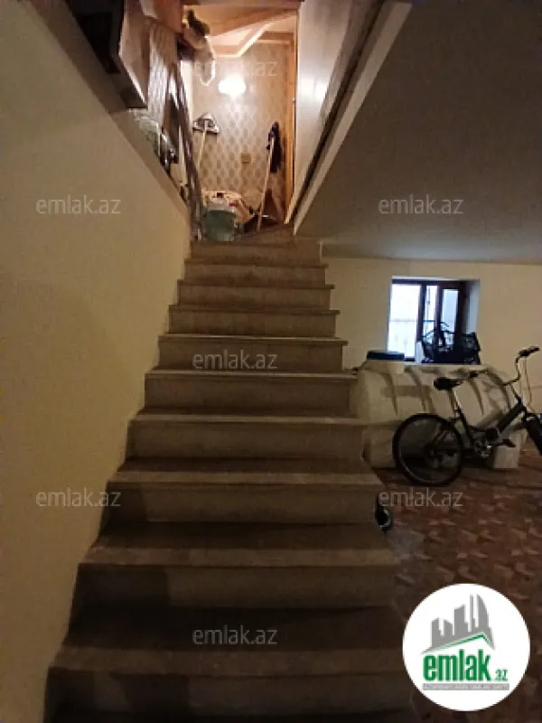 Satılır 6 otaqlı həyət evi 250 m²