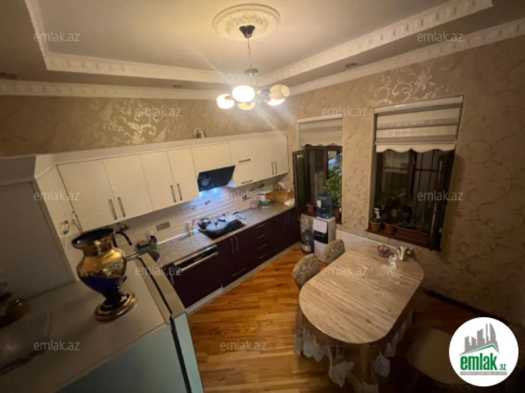 Satılır 6 otaqlı həyət evi 250 m²