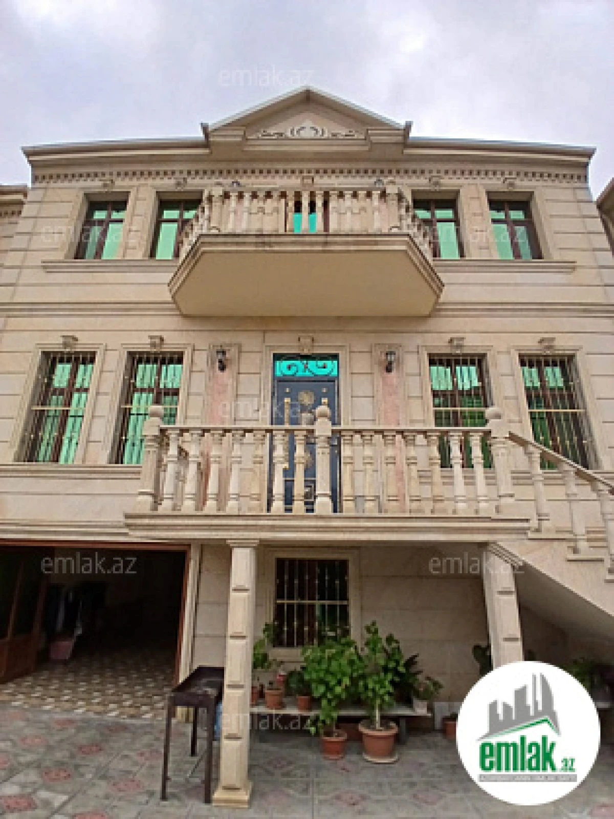 Satılır 6 otaqlı həyət evi 250 m²