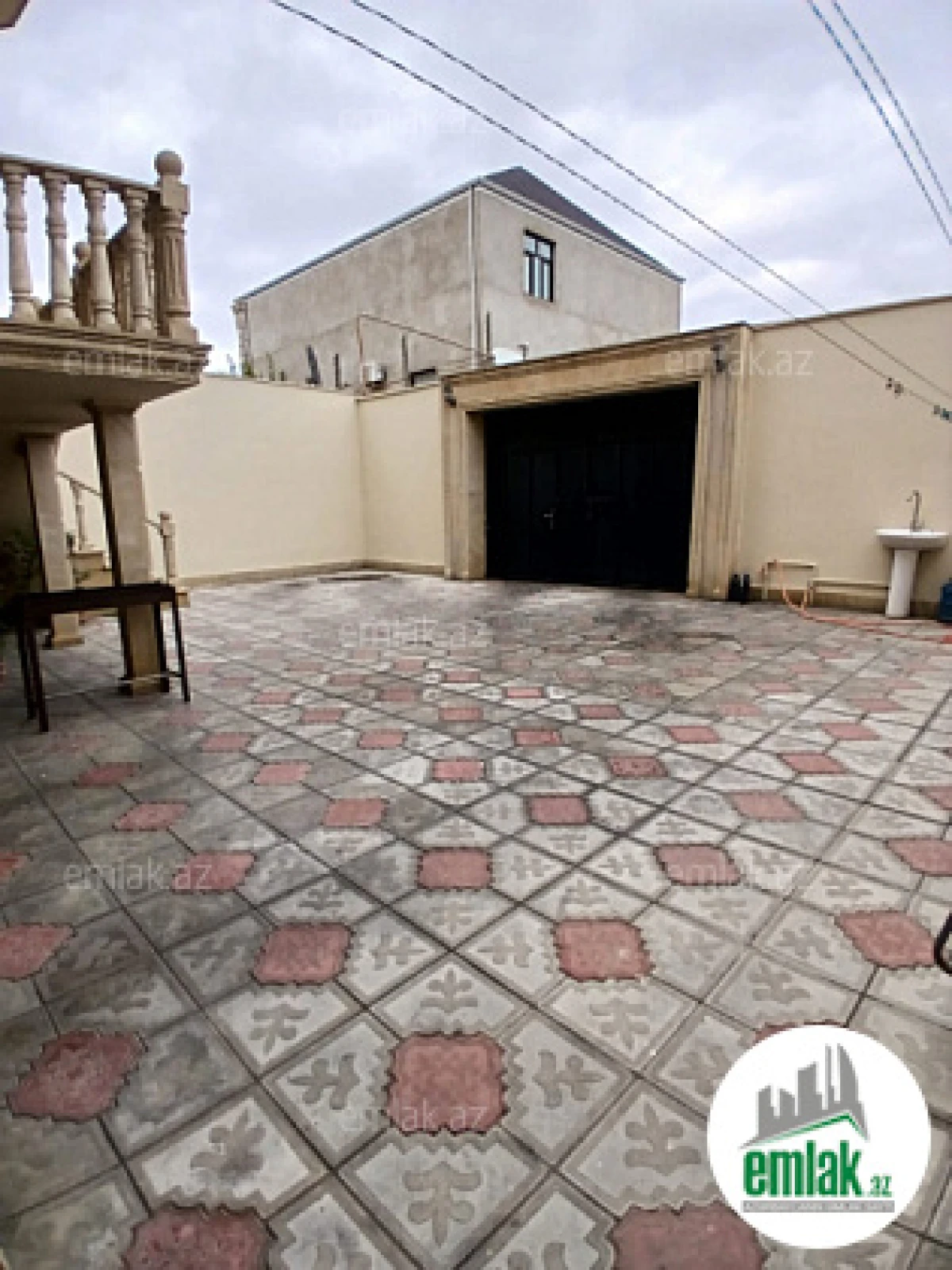 Satılır 6 otaqlı həyət evi 250 m²