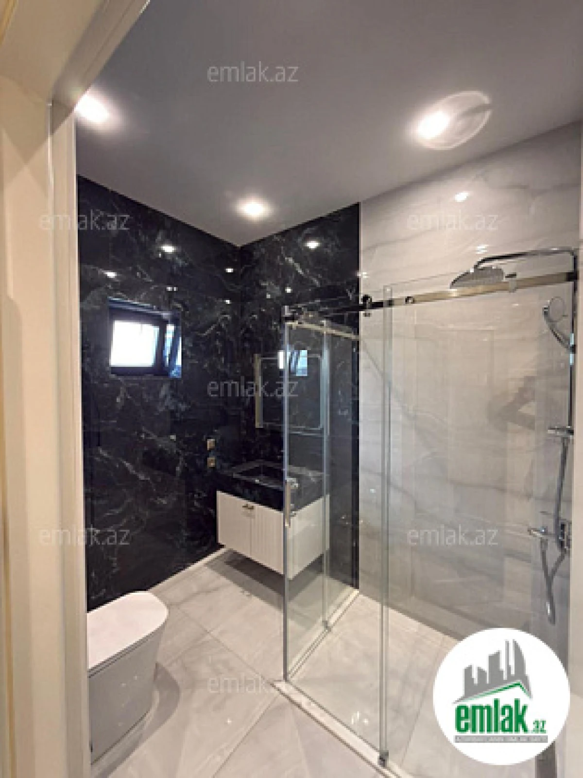 Satılır 5 otaqlı mənzil 300 m²