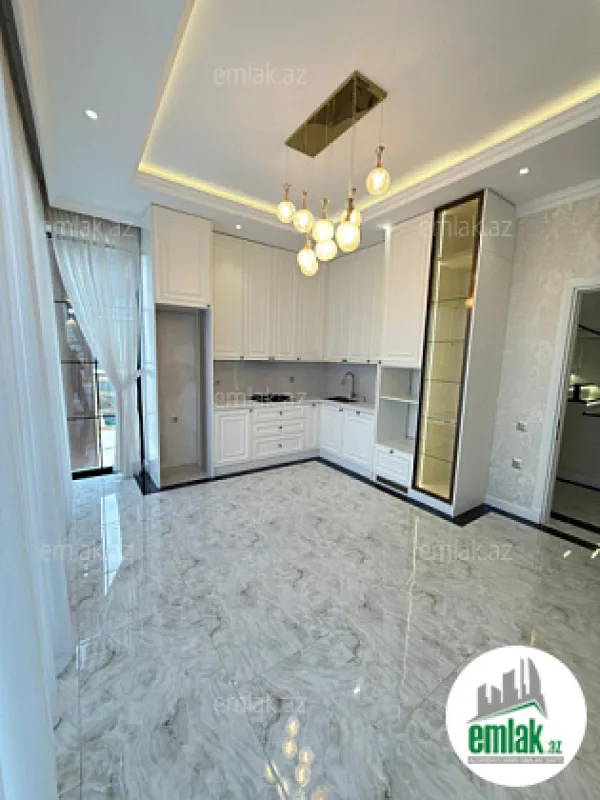 Satılır 5 otaqlı mənzil 300 m²