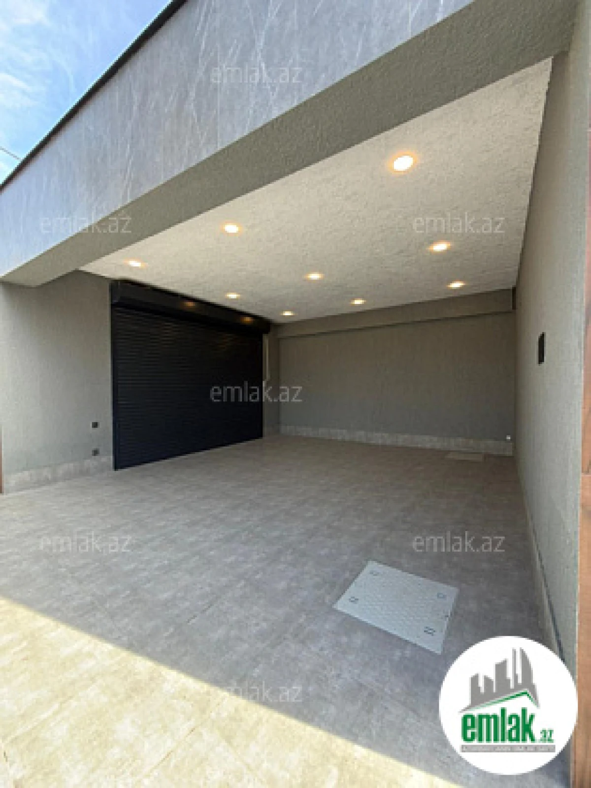 Satılır 5 otaqlı mənzil 300 m²