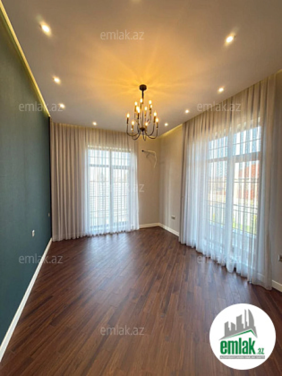 Satılır 5 otaqlı mənzil 300 m²
