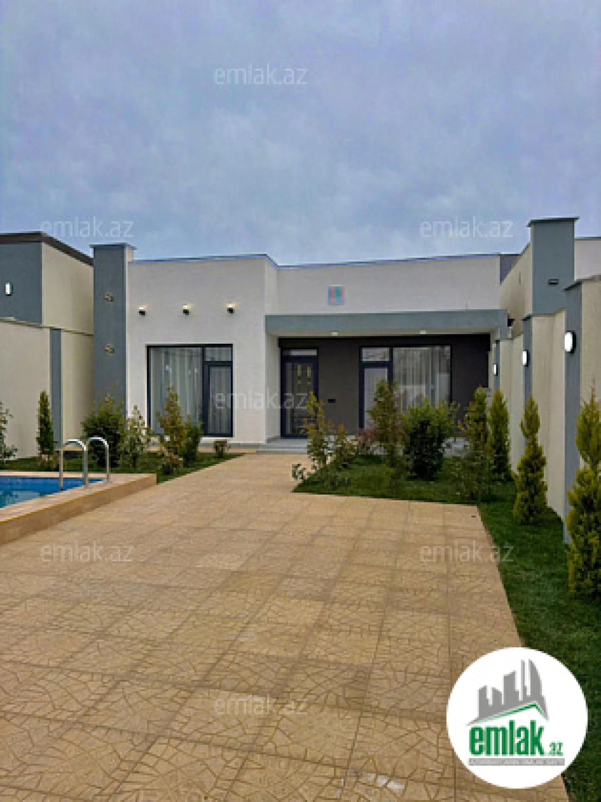 Satılır 4 otaqlı mənzil 180 m²