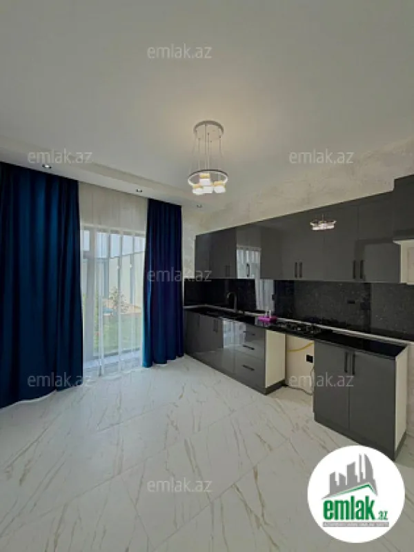 Satılır 4 otaqlı mənzil 180 m²