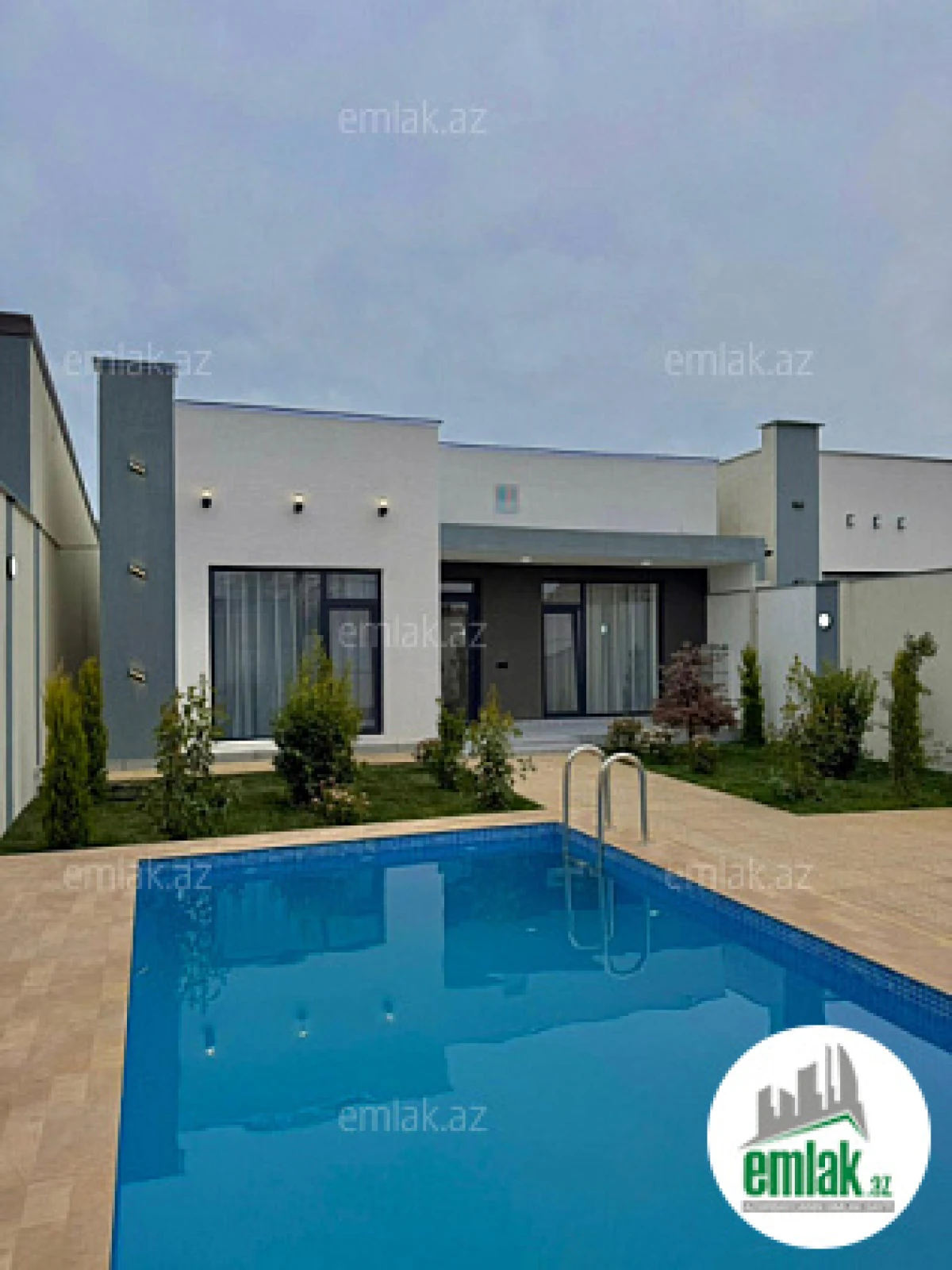 Satılır 4 otaqlı mənzil 180 m²