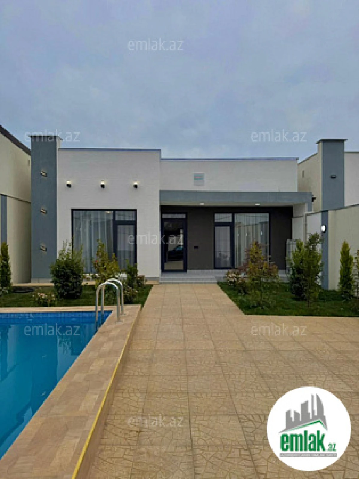 Satılır 4 otaqlı mənzil 180 m²