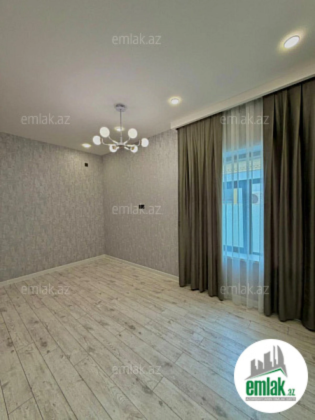 Satılır 4 otaqlı mənzil 170 m²