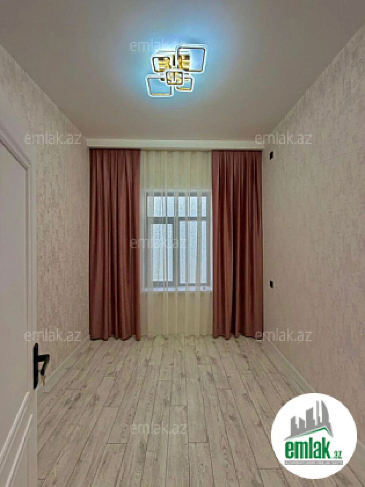 Satılır 4 otaqlı mənzil 150 m²
