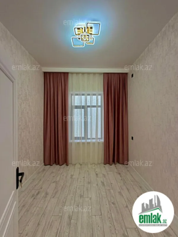 Satılır 4 otaqlı mənzil 150 m²