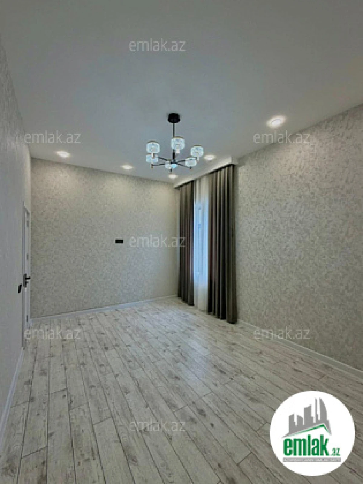 Satılır 4 otaqlı mənzil 150 m²