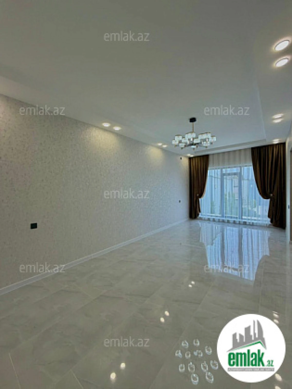 Satılır 4 otaqlı mənzil 150 m²