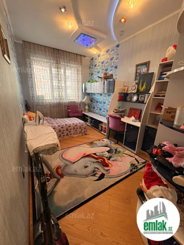 Satılır 4 otaqlı yeni tikili 180 m²