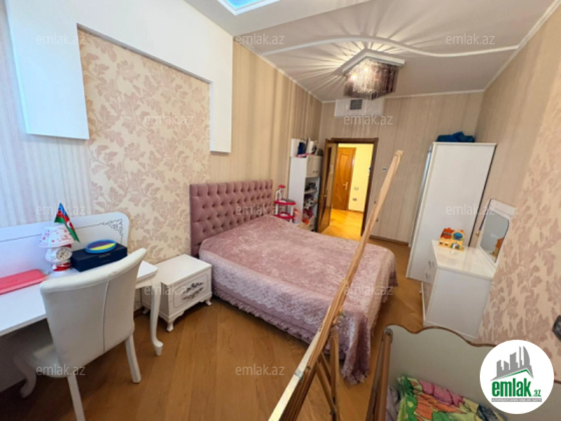 Satılır 4 otaqlı yeni tikili 180 m²