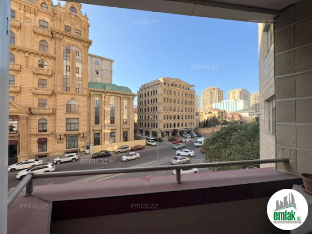 Satılır 4 otaqlı yeni tikili 180 m²