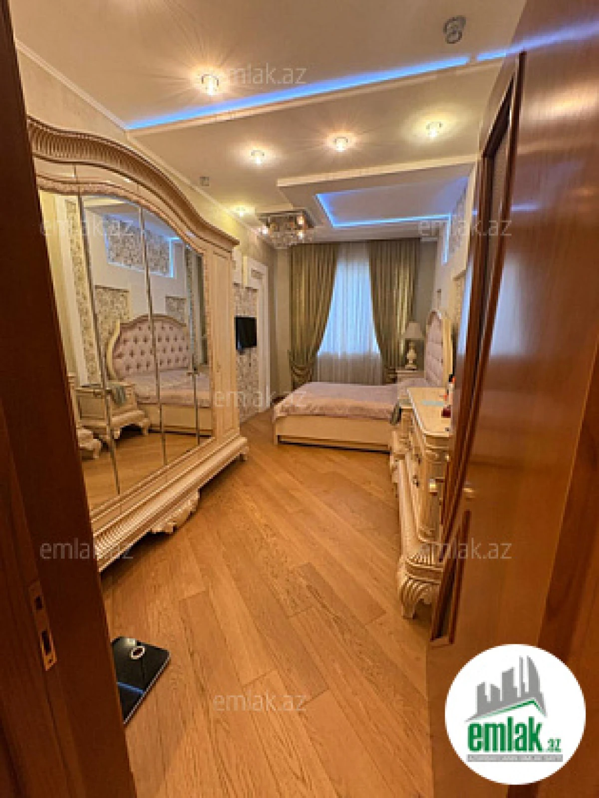 Satılır 4 otaqlı yeni tikili 180 m²