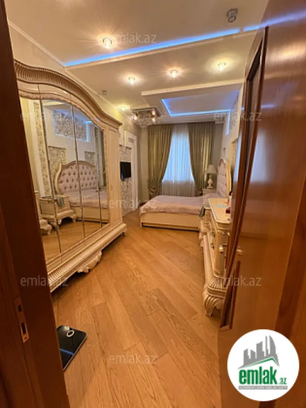 Satılır 4 otaqlı yeni tikili 180 m²