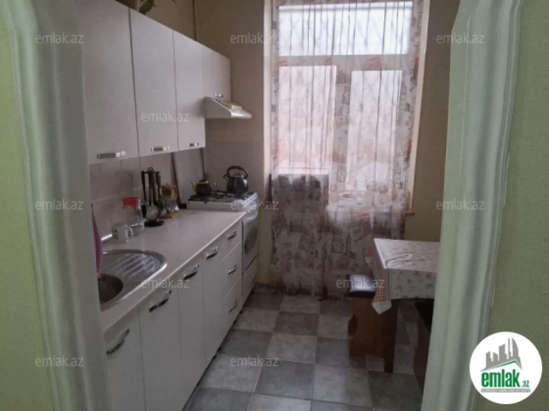 Satılır 3 otaqlı köhnə tikili 80 m²